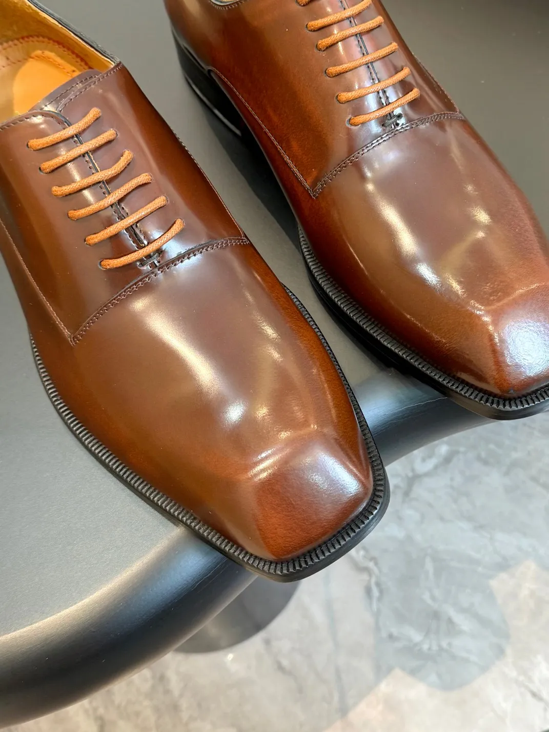 [CL red sole shoes] Top P: 1020💰 Size 39-44 (⚠️38.45.46.47 custom-made, non-returnable and non-exchangeable) 🆑High-end men's business formal leather shoes, original authentic top quality goods ••✅💯 Top original order purchasing agent! Original imported patterned cowhide ➕Imported cowhide lining ➕Cowhide feet ➕Original leather outsole~🉑️Feel free to compare the authentic ones!